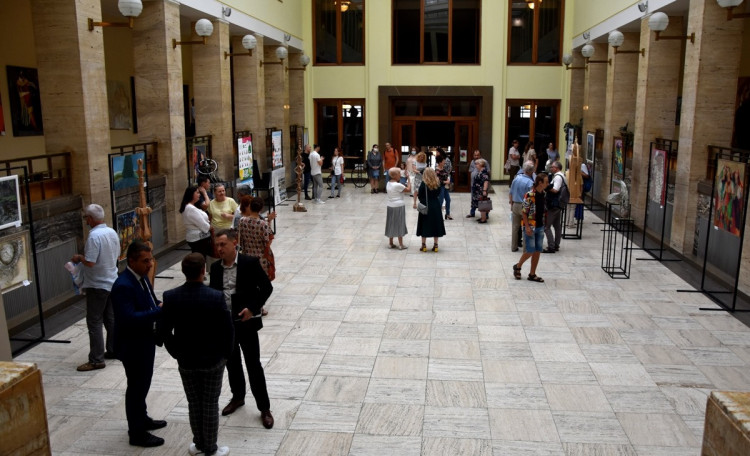 У Закарпатській облраді відкрився вернісаж