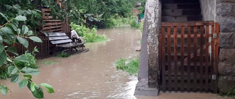 Рахів знову потерпає від негоди: підтоплено житлові будинки та дворогосподарства