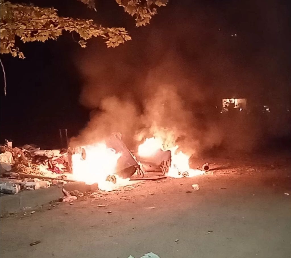 В Ужгороді вночі невідомі підпалили сміттєвий бак