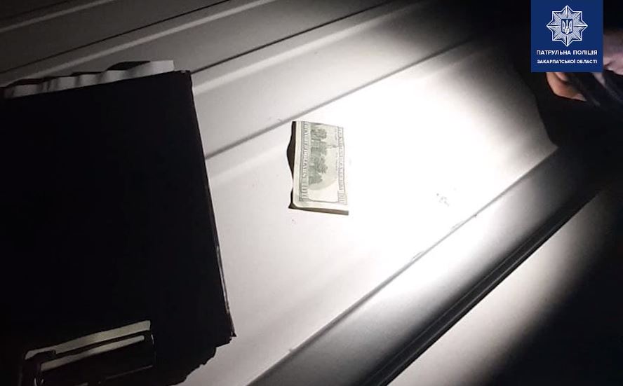 В Ужгороді патрульні притягнули до відповідальності нетверезого водія, який пропонував їм неправомірну вигоду