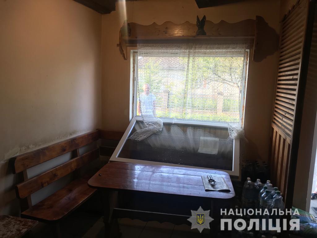 Пограбування у крамниці: поліцейські Великого Березного викрили крадія