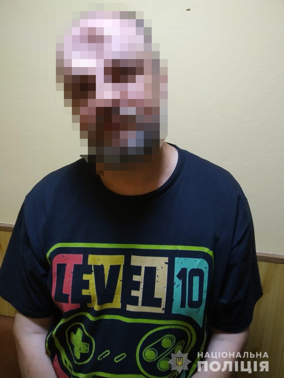 Вдарив пенсіонера та викрав у нього гроші: на Рахівщині затримали раніше судимого злочинця