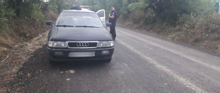 У Виноградові під час перевірки документів у автівці порушника знайшли наркотичну речовину