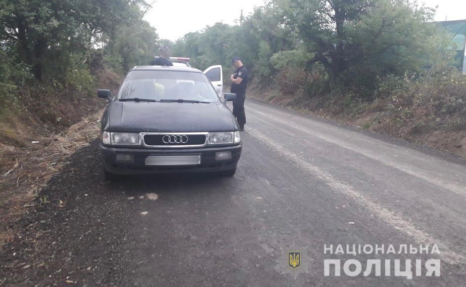 У Виноградові під час перевірки документів у автівці порушника знайшли наркотичну речовину