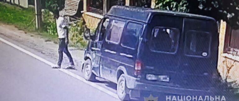 Тячівські поліцейські оперативно затримали зловмисника, який пограбував подружжя пенсіонерів