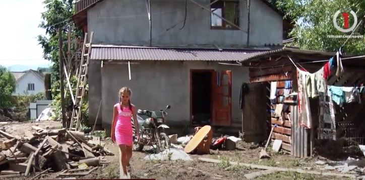 Врятувала 5-ьох дітей: Тетяна зі Стебного стала «Героєм – рятувальником року» (ВІДЕО)