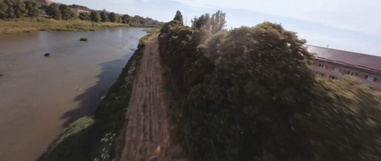 Відео дня: проліт вздовж липової алеї в Ужгороді