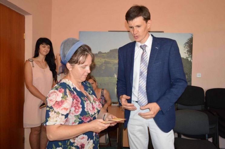 15 закарпаток отримали звання “Мати-героїня”