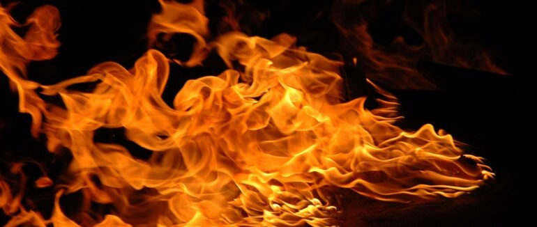 На Мукачівщині горів житловий будинок та автомобіль