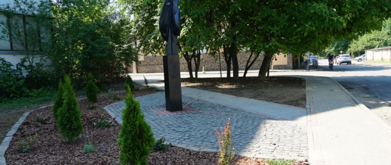 “Розірваний лист життя”: в Ужгороді оновили пам’ятник