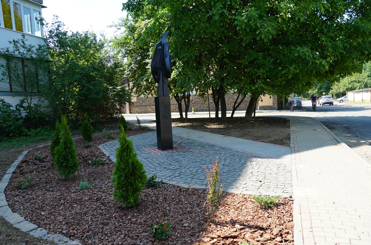 "Розірваний лист життя": в Ужгороді оновили пам`ятник