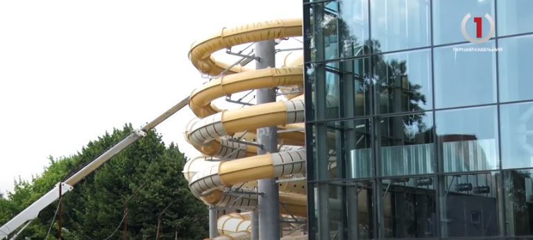 Аквапарк «Карпатія»: у Мукачеві тривають останні приготування перед офіційним відкриттям (ВІДЕО)