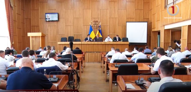Затяжна сесія: черговий ряд питань депутати Ужгородської міськради вдруге переносять (ВІДЕО)