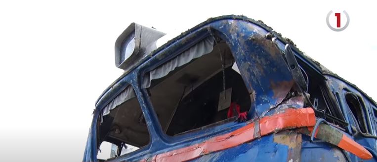 Потяг протаранив вантажівку: подробиці ДТП у Рокосові на Хустщині (ФОТО, ВІДЕО)