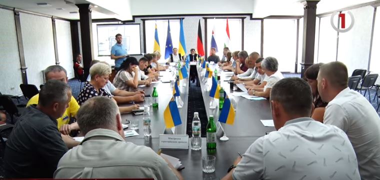 Чергова стадія проєкту: у Поляні говорили про будівництво сміттєпереробного заводу (ВІДЕО)