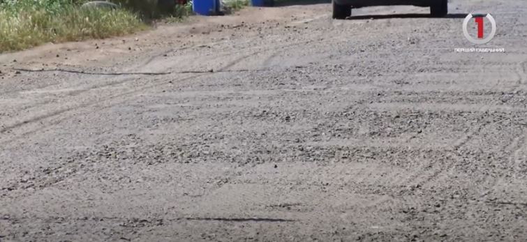 Сумнівний ремонт: на Виноградівщині, ремонтуючи дорогу, забули про її якість(ФОТО, ВІДЕО)