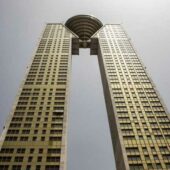 Приголомшливі фото: в Іспанії звели величезний 47-поверховий хмарочос