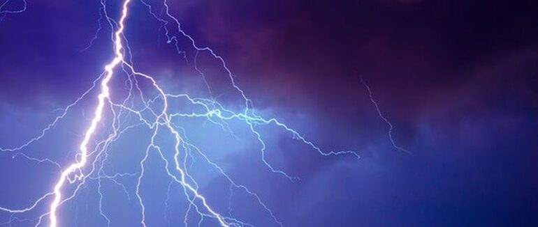 Постраждало троє людей: у Карпатах блискавка влучила в туристів