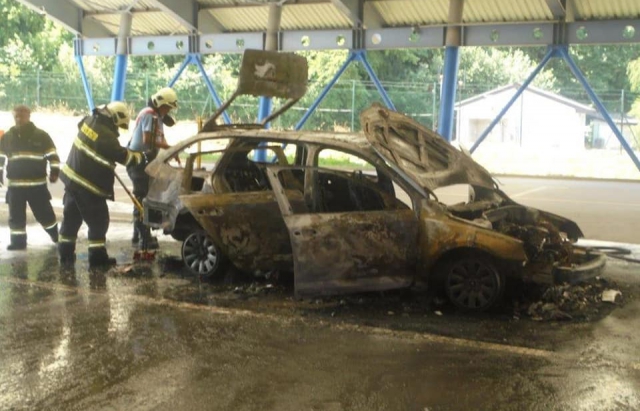 Легковик зрогів вщент: що відбувалося на КПП “Ужгород”