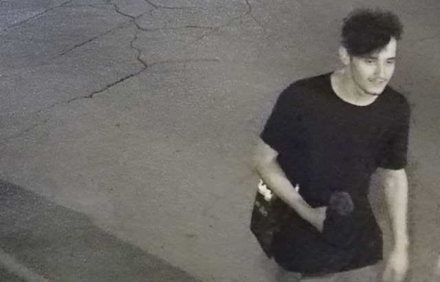 Черговий акт вандалізму: в Ужгороді розшукують хлопця, який розмалював площу міста