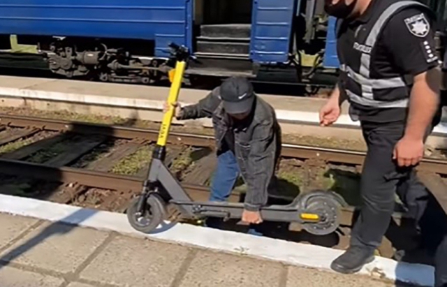 За викрадення електросамоката закарпатець понесе відповідальність