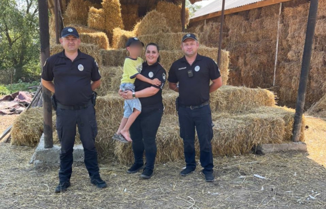 Пошуки на Виноградівщині вдало завершені: зниклий хлопчик спав у наметі для сіна