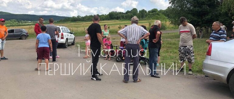 Терпець місцевих урвався: Акція протесту у селі Мідяниця