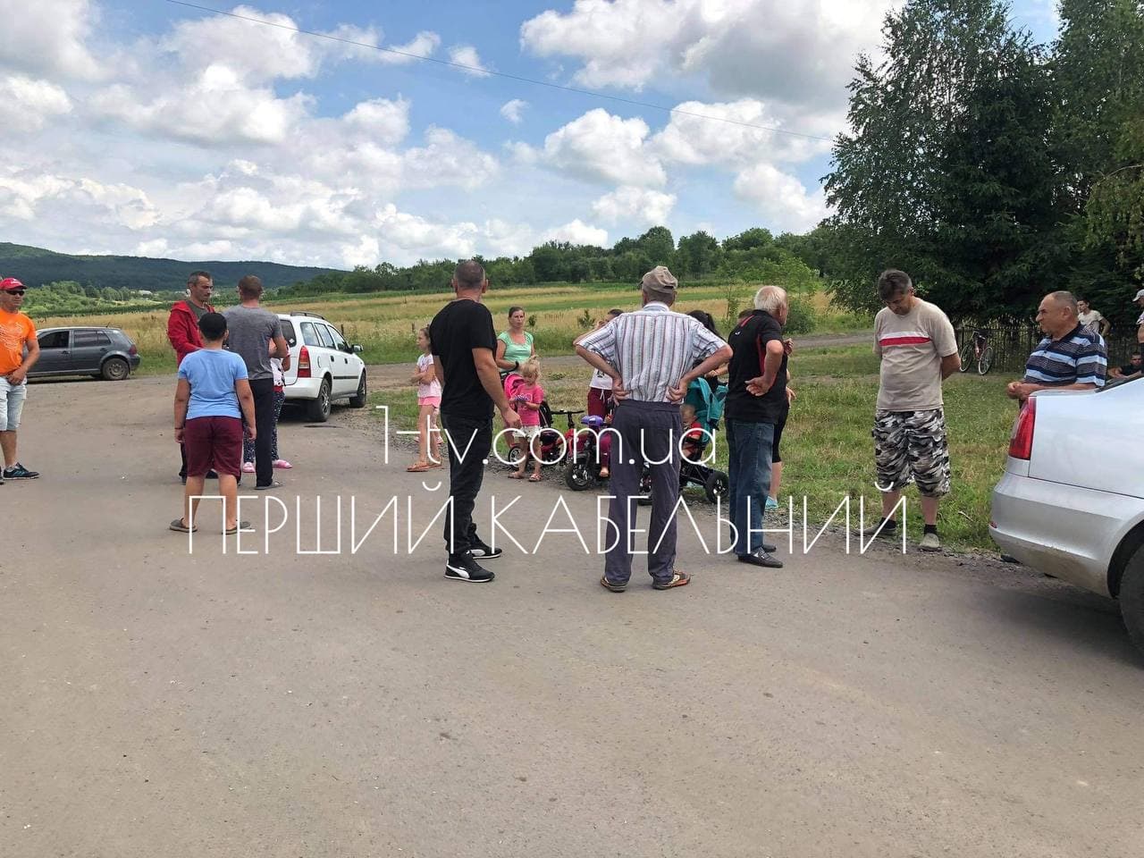 Терпець місцевих урвався: Акція протесту у селі Мідяниця