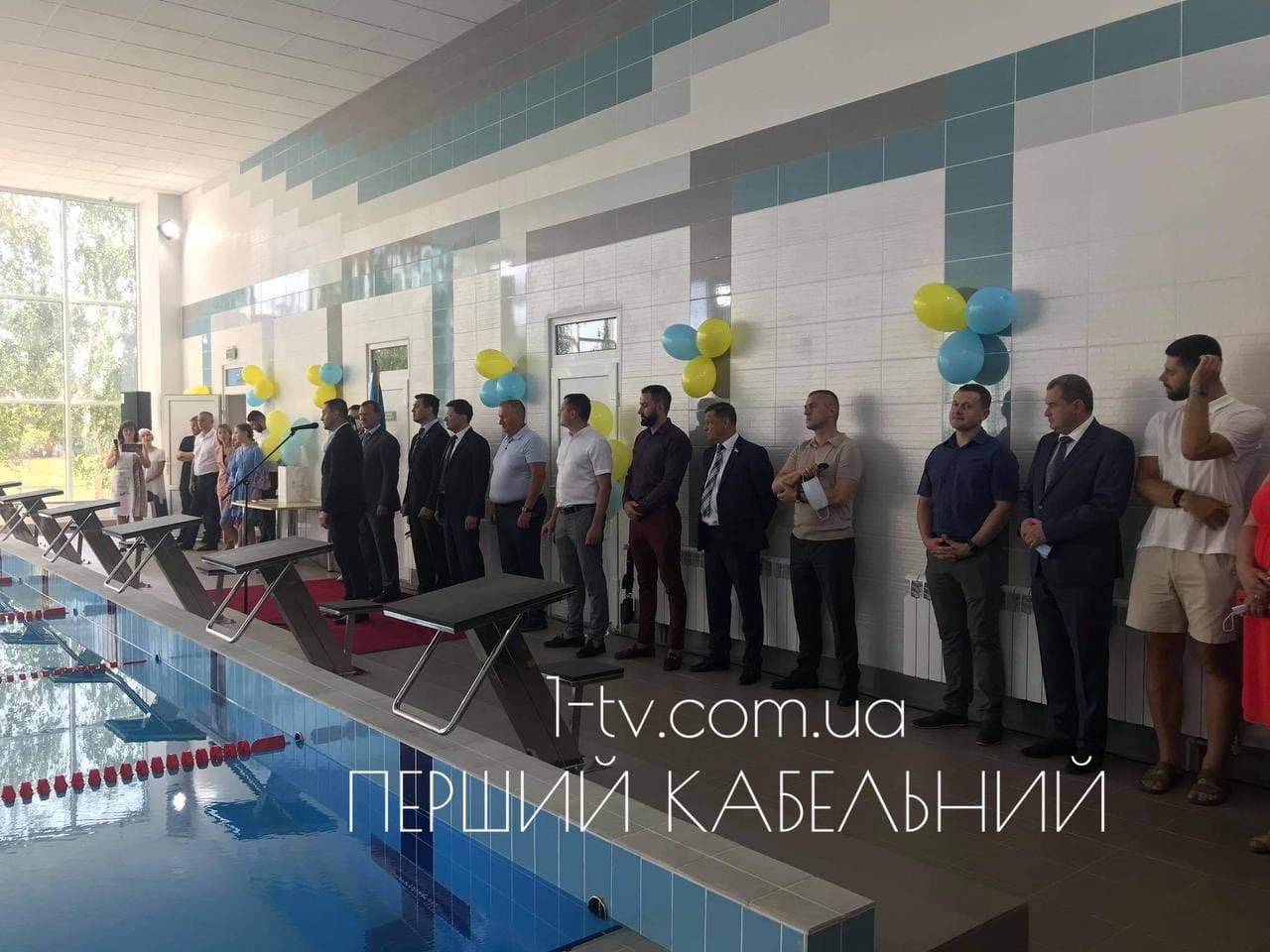 Новий та сучасний: в Ужгороді відкрили найбільший шкільний басейн міста (ФОТО, ВІДЕО)