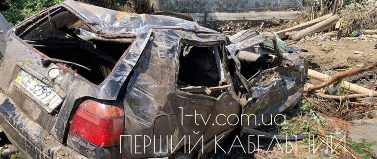 На Рахівщині продовжують ліквідовувати наслідки негоди (ЕКСКЛЮЗИВНІ ФОТО ТА ВІДЕО)