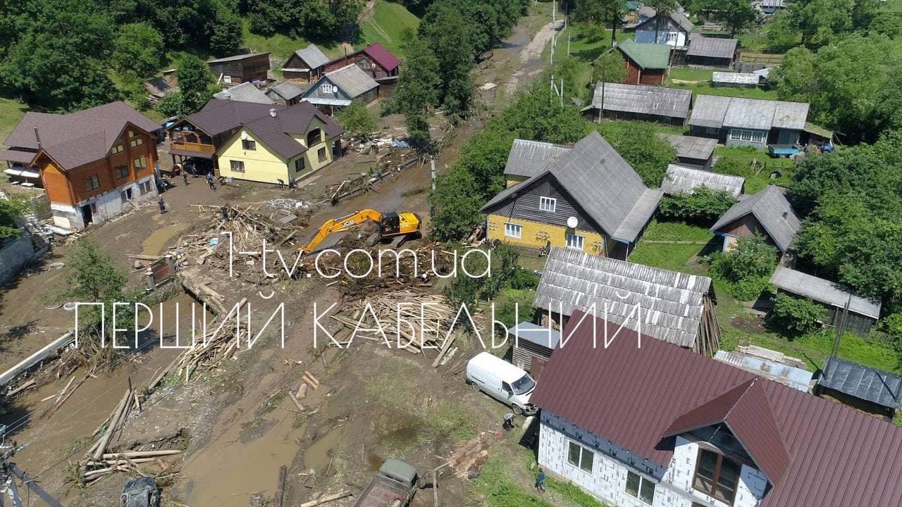 Карпатське цунамі: на Рахівщині затопило село (ФОТО, ВІДЕО)