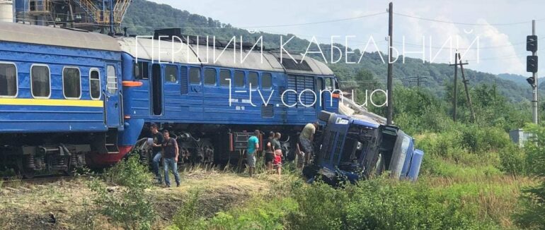 Подробиці з місця аварії на Хустщині: є постраждалі (ЕКСКЛЮЗИВНЕ ФОТО)