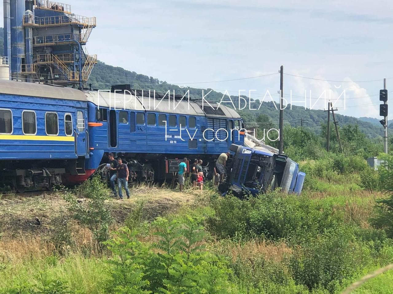 Подробиці з місця аварії на Хустщині: є постраждалі (ЕКСКЛЮЗИВНЕ ФОТО)