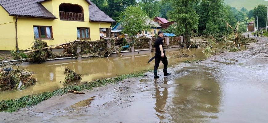 Пішов і не повернувся: на Рахівщині третій день шукають чоловіка, який зник під час негоди