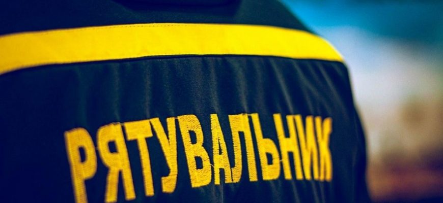 Хустські рятувальники відшукали дідуся, який заблукав у лісі