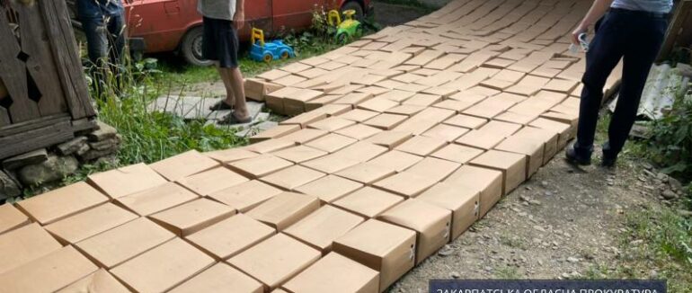 Під час слідчих дій побив поліцейського: на Закарпатті місцевий підприємець зберігав багато безакцизних товарів