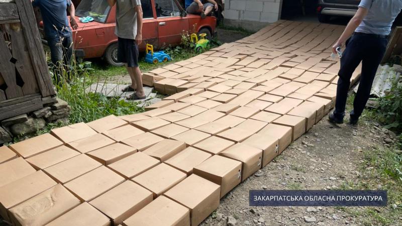 Під час слідчих дій побив поліцейського: на Закарпатті місцевий підприємець зберігав багато безакцизних товарів