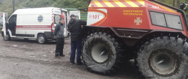 Вчора ввечері закарпатські рятувальники надали допомогу двом травмованим туристам