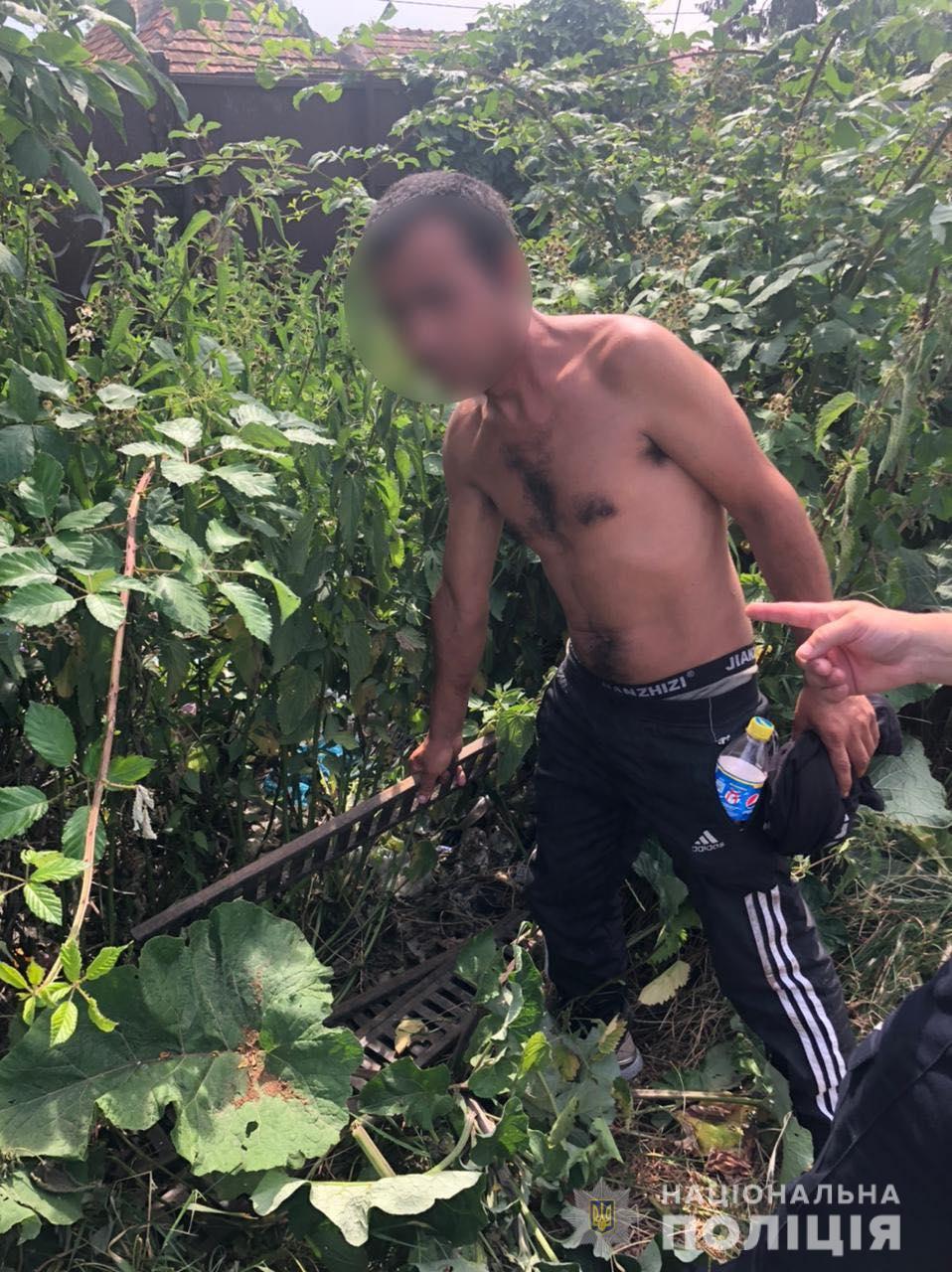 Жителя Берегівщині спіймали на крадіжці 12 металевих решіток