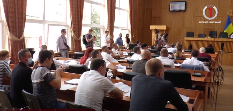 Урочистості та актуальні питання: сесійні контрасти Ужгородської міської ради (ВІДЕО)