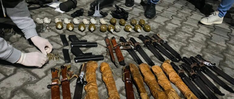 На Закарпатті затримали старшого сержанта: тричі збував вогнепальну зброю та бойові припаси