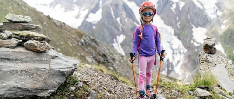 5-річна дівчинка з Рівного підкорила гору Лайлу, заввишки 4000 м