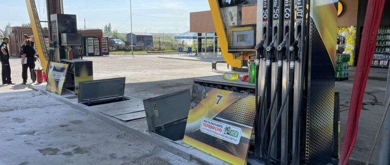 Двох людей терміново госпіталізували: в Хусті на одній з АЗС стався вибух