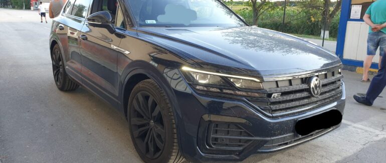 Іноземець на дорогій іномарці з фальшивими документами намагався перетнути закарпатський кордон