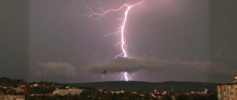 На Закарпаття насувається третя хвиля грозового фронту