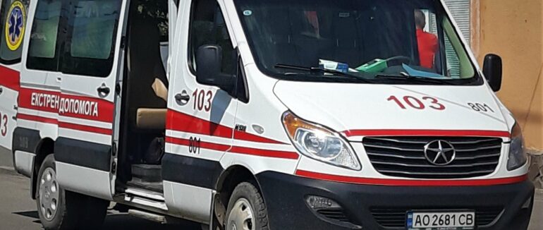 На Закарпатті мотоцикліст збив дівчину: постраждалу без свідомості доставили у реанімацію