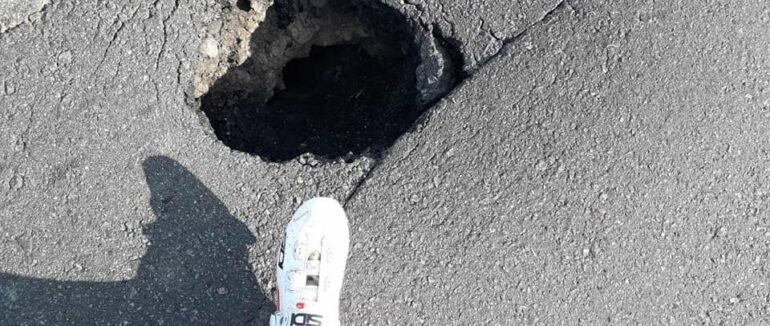 Можна втратити колеса: на дорозі Чоп-Ужгород утворилося провалля