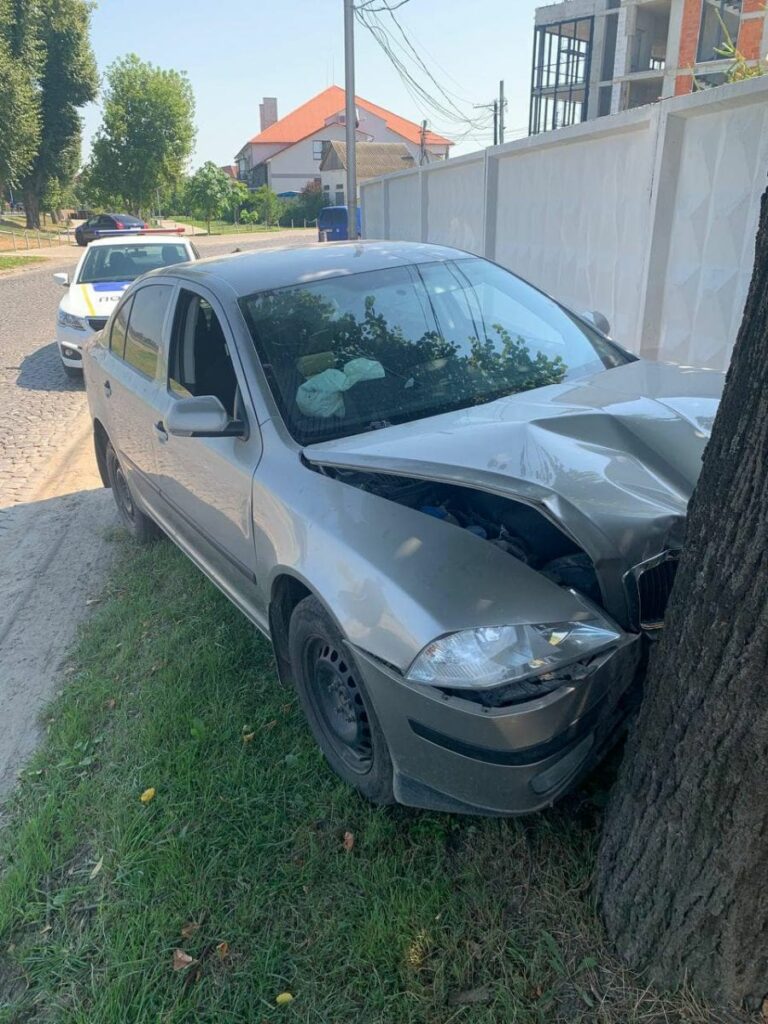 п'яний водій, Мукачево, легковий автомобіль, влетів у дерево, зіткнення, ДТП, поліція