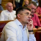Голова бюджетної комісії облради перерахує річну зарплату у фонд порятунку Павлика Мотички