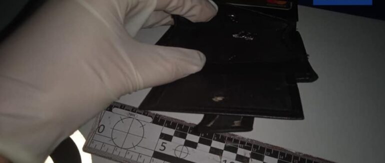 Виявили згорток з наркотиками: в Ужгороді патрульні затримали підозрілого водія